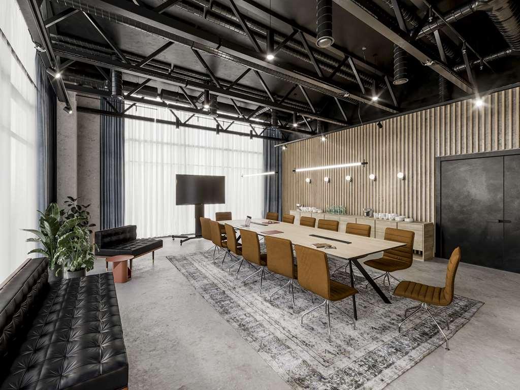 Hotel Barcelo Warsaw Powisle Facilidades foto