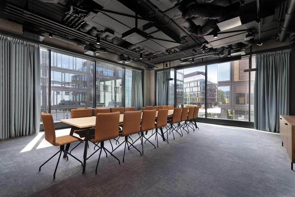 Hotel Barcelo Warsaw Powisle Facilidades foto