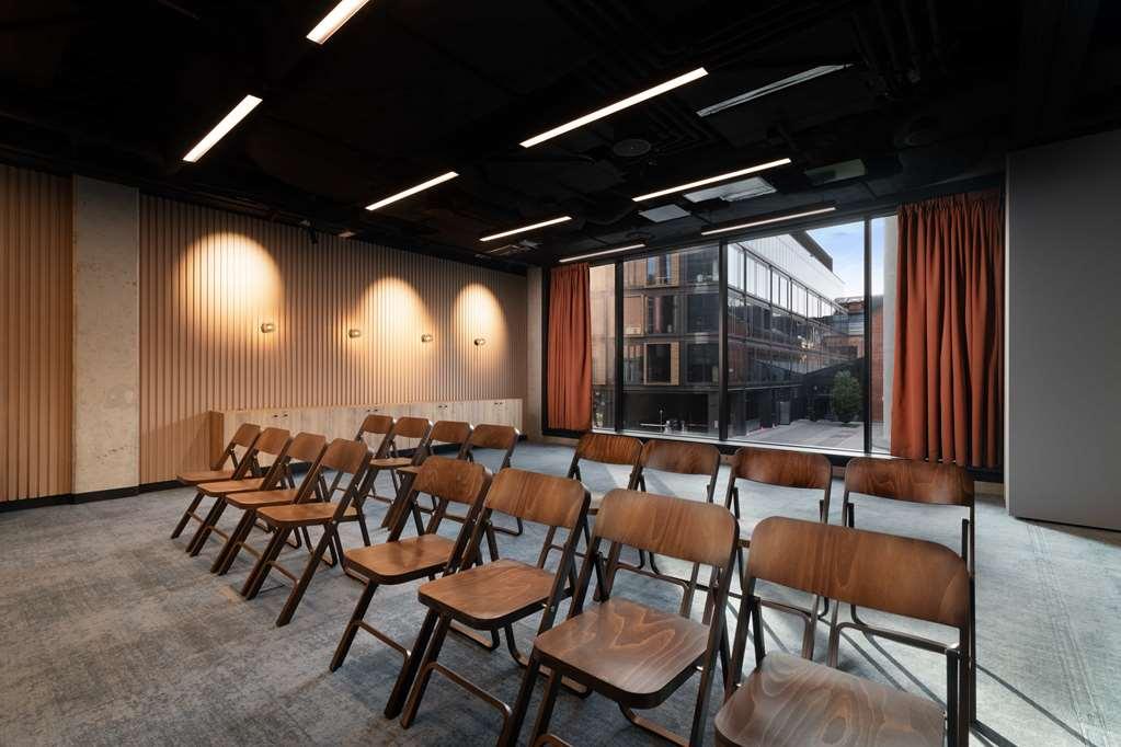 Hotel Barcelo Warsaw Powisle Facilidades foto