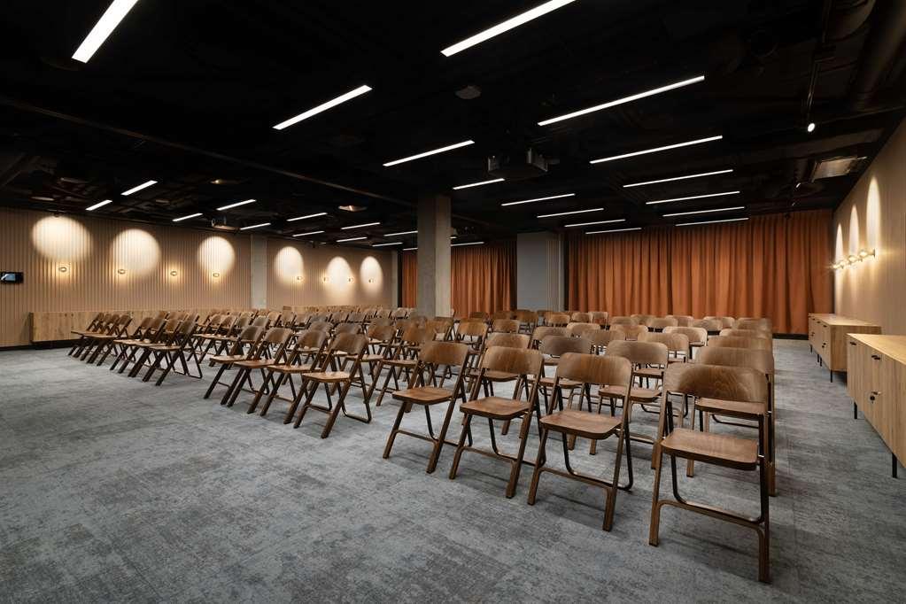 Hotel Barcelo Warsaw Powisle Facilidades foto