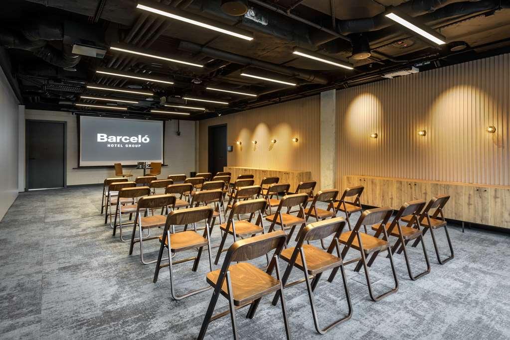 Hotel Barcelo Warsaw Powisle Facilidades foto