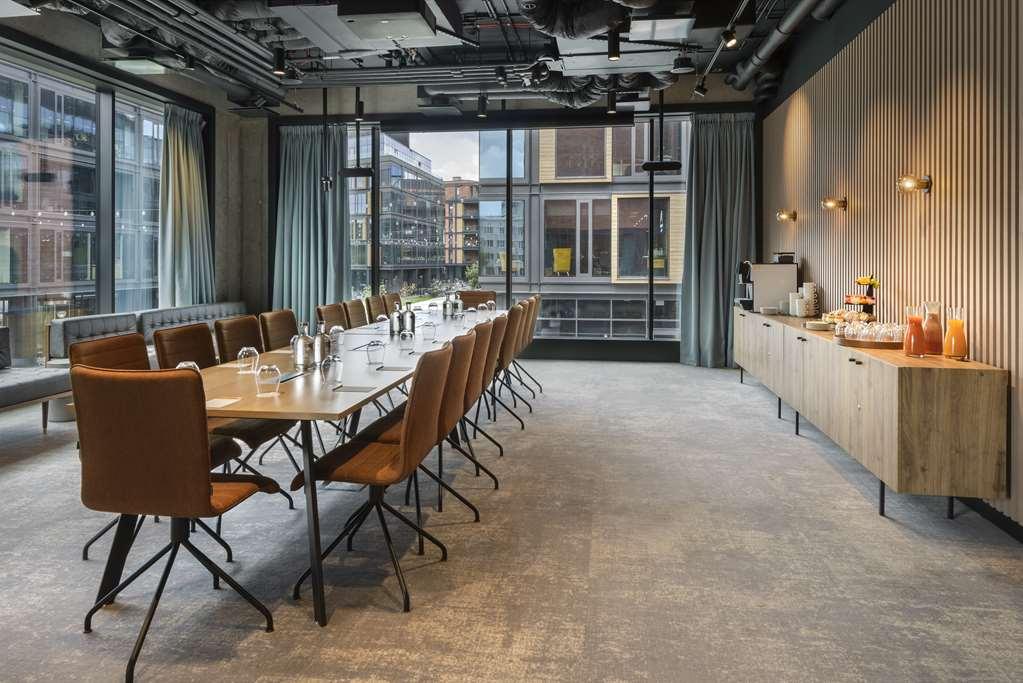 Hotel Barcelo Warsaw Powisle Facilidades foto